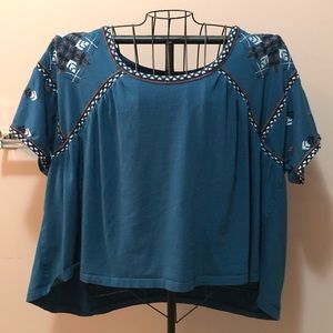 Scoop neck embroidered tee